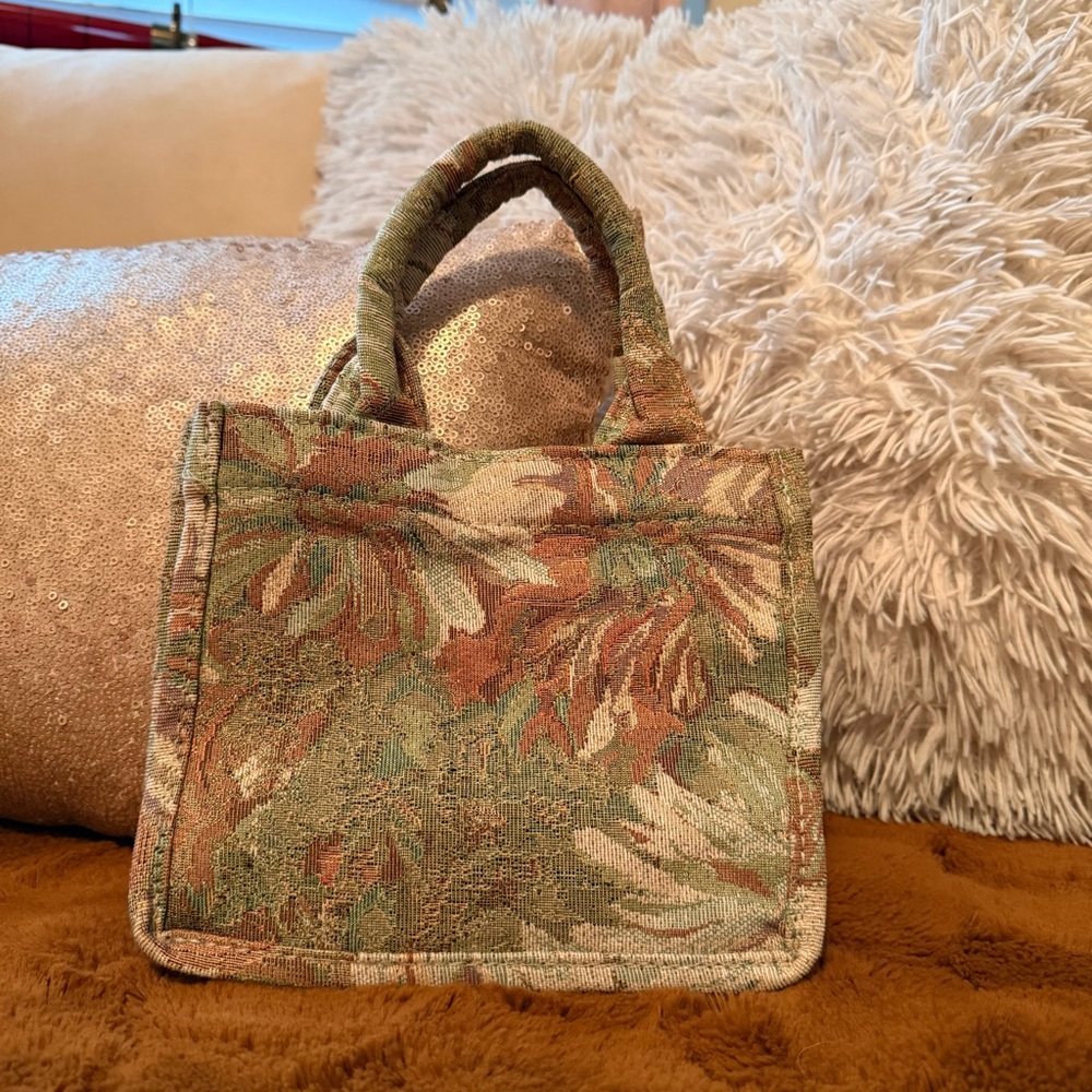 Green purse